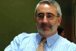 Dr. Cristián Antoine, académico de la Escuela de Periodismo