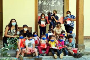 Niñas y niños en visita al Museo de la Educación